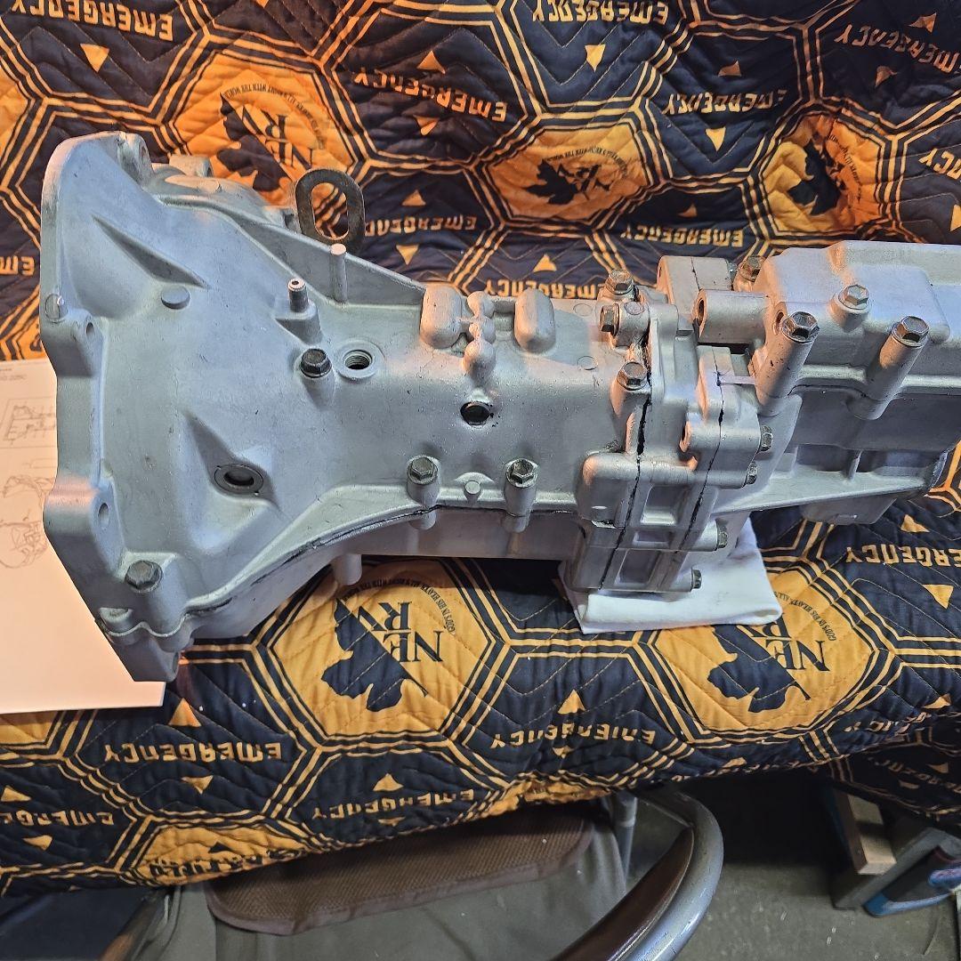 ジムニーsj30 改5速用ミッション　アッセンブリ　ニュートラルスイッチなし