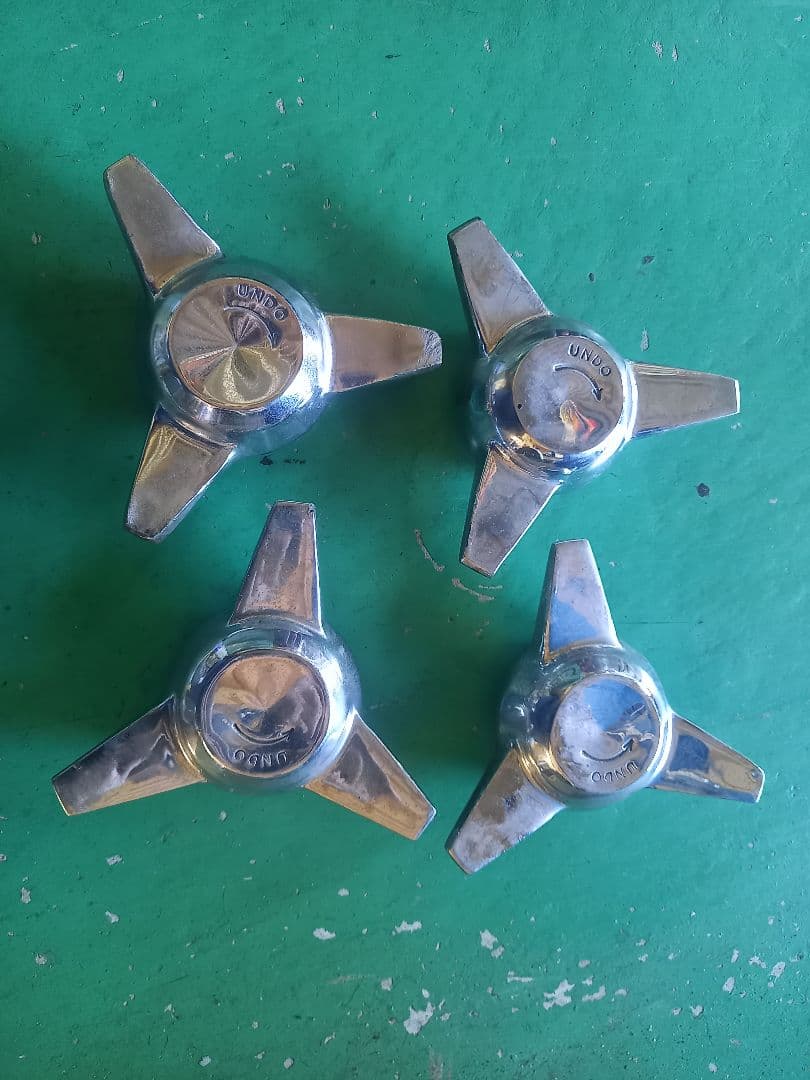 ロータスエラン UNDO センターロック三角形ホイールナット4個セット