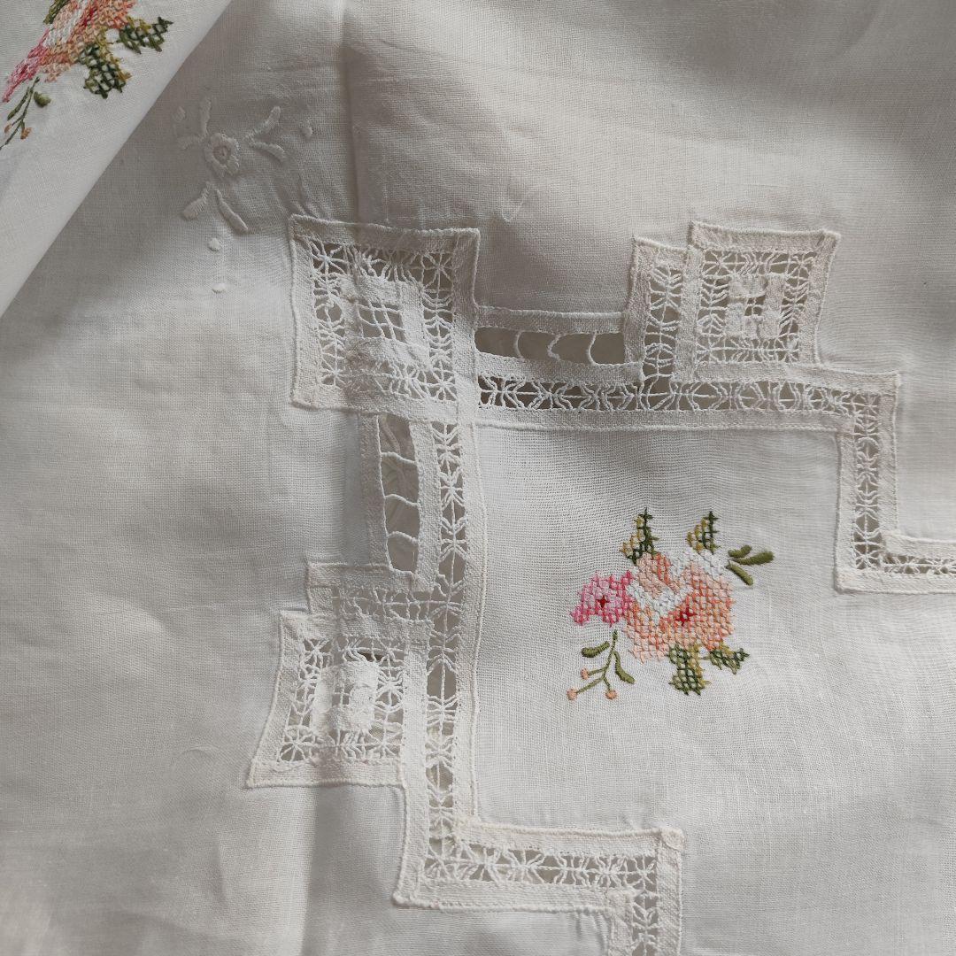 イギリスVintage　薔薇のモチーフ　コットンレース　大判　テーブルクロス