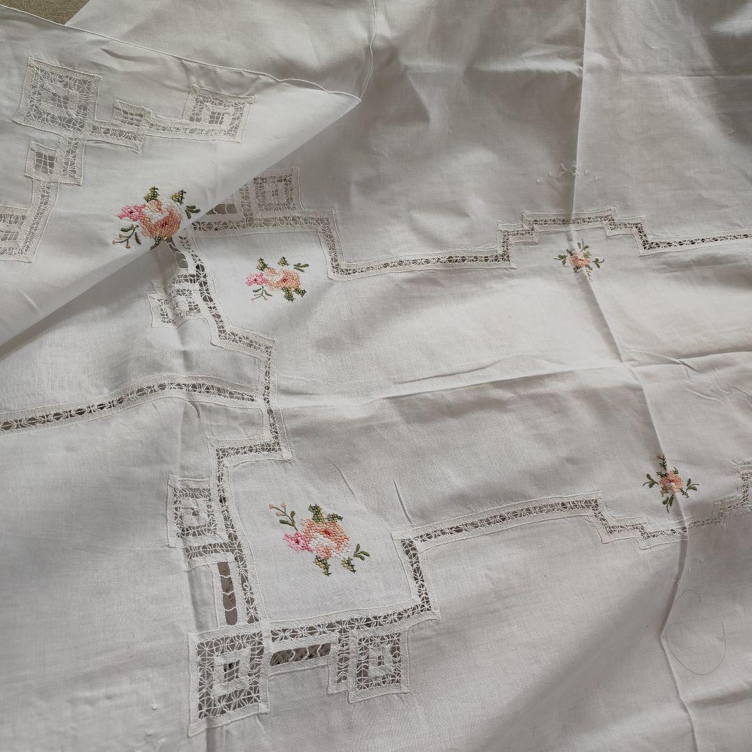 イギリスVintage　薔薇のモチーフ　コットンレース　大判　テーブルクロス