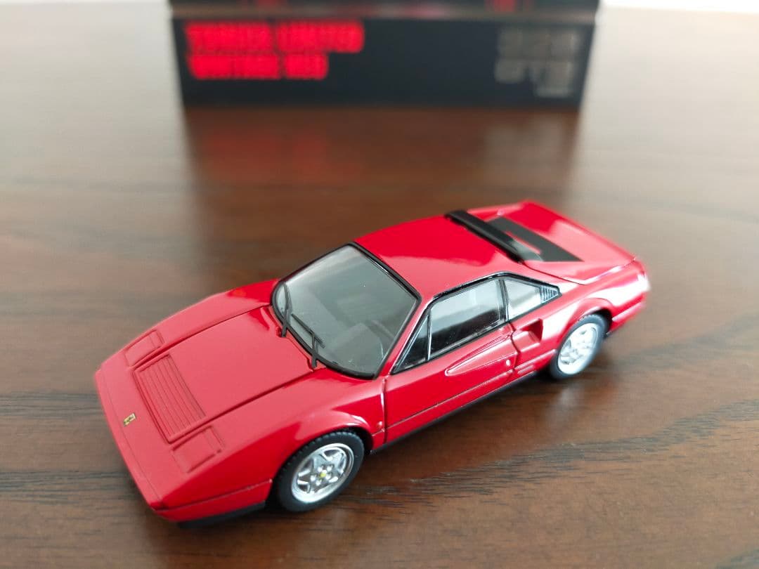 トミカリミテッドヴィンテージネオ フェラーリ 328 GTB (後期型)