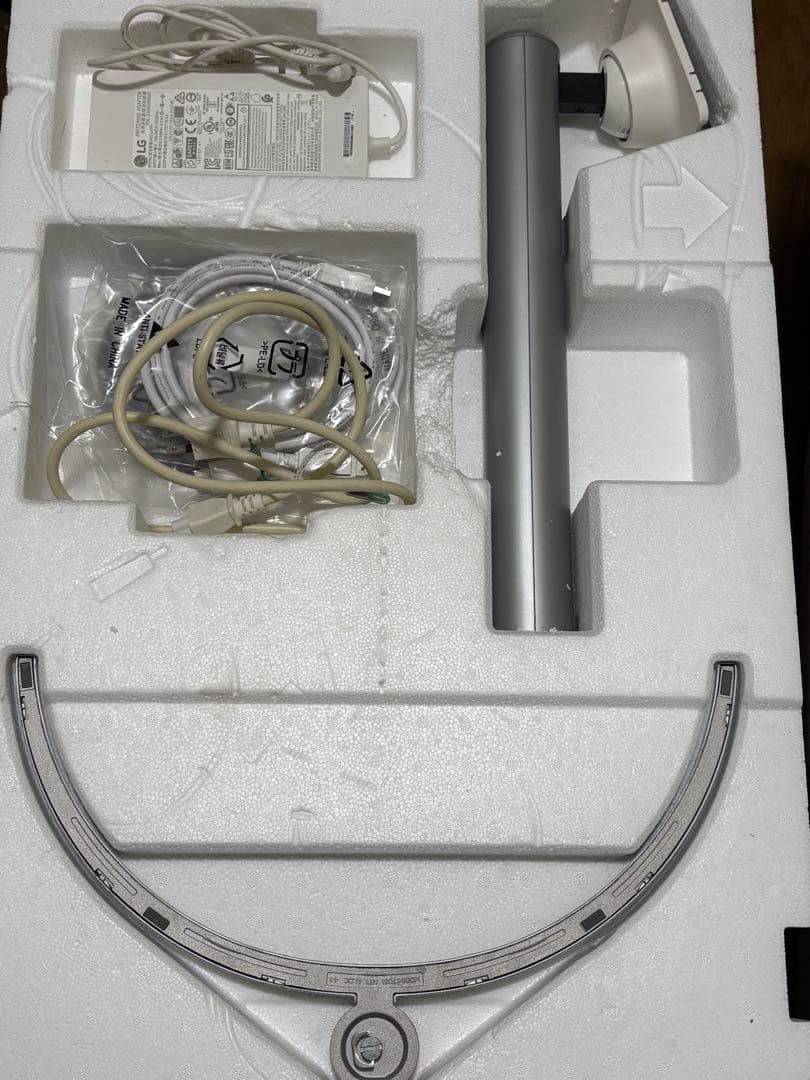 LG モニター ディスプレイ 32UP550N-W 31.5インチ