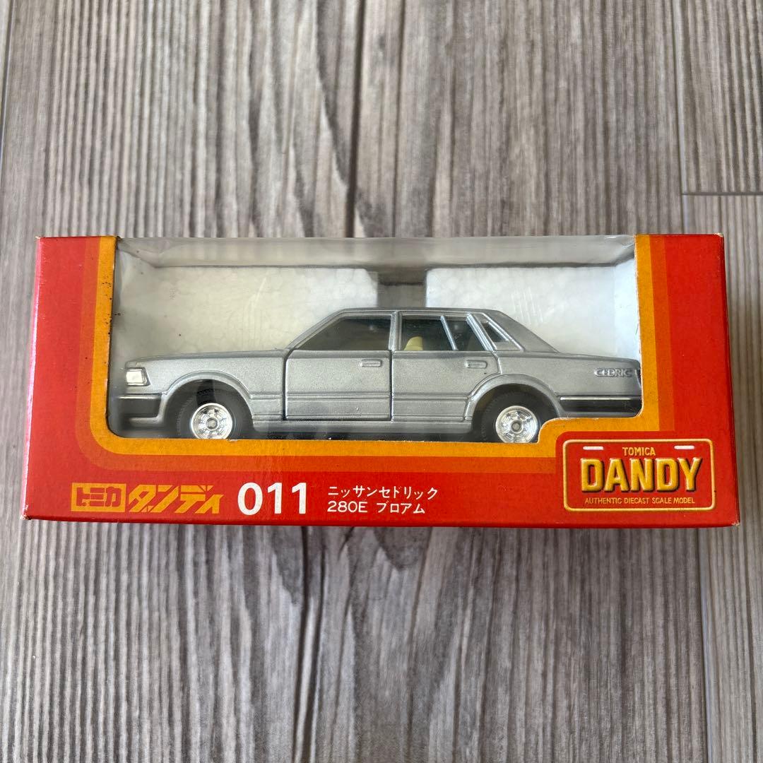 トミカ DANDY ニッサンセドリック 011