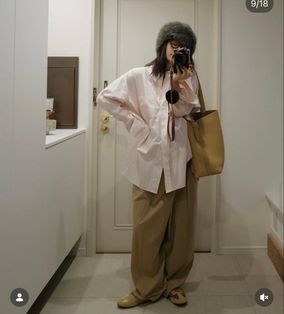 ETRETOKYO サイドスリットストライプシャツ ピンクベージュ