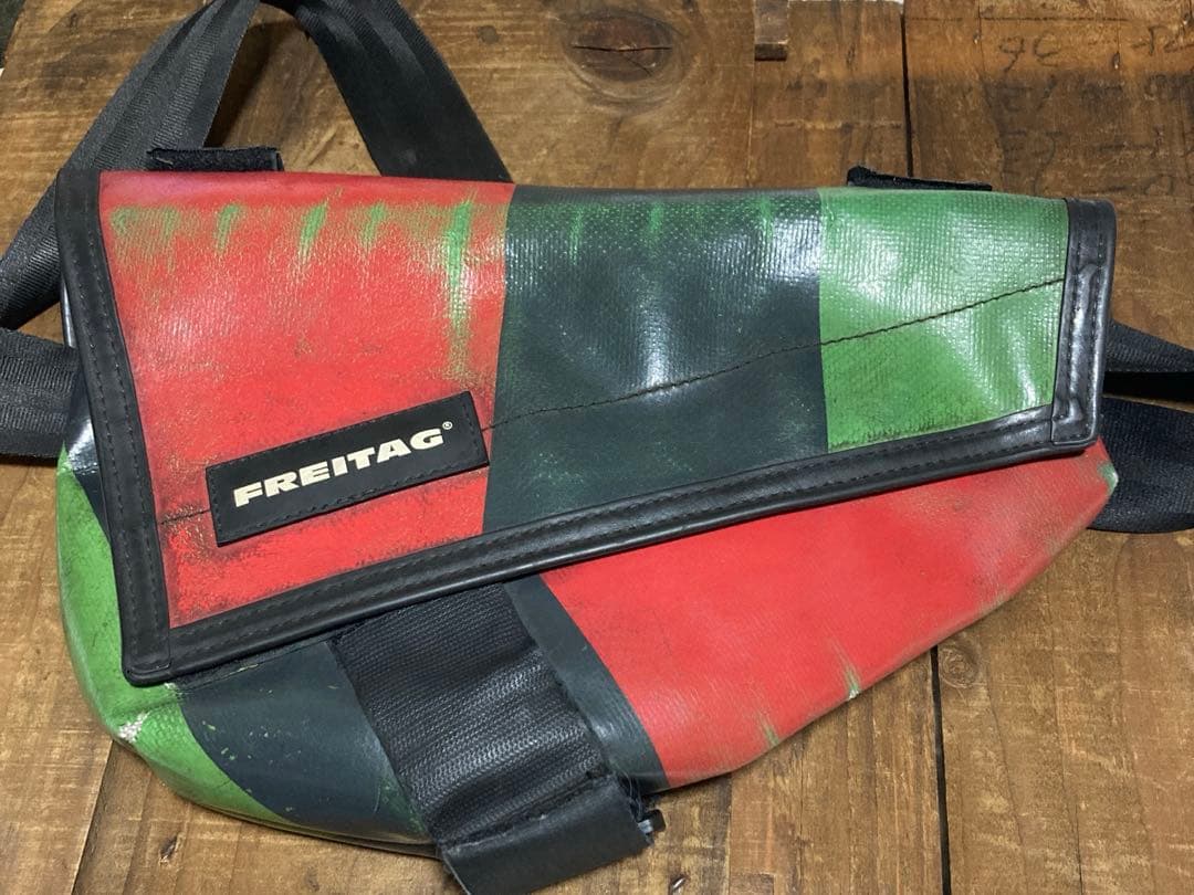 FREITAG メッセンジャーバッグ 赤・緑・黒 ナイトライダー