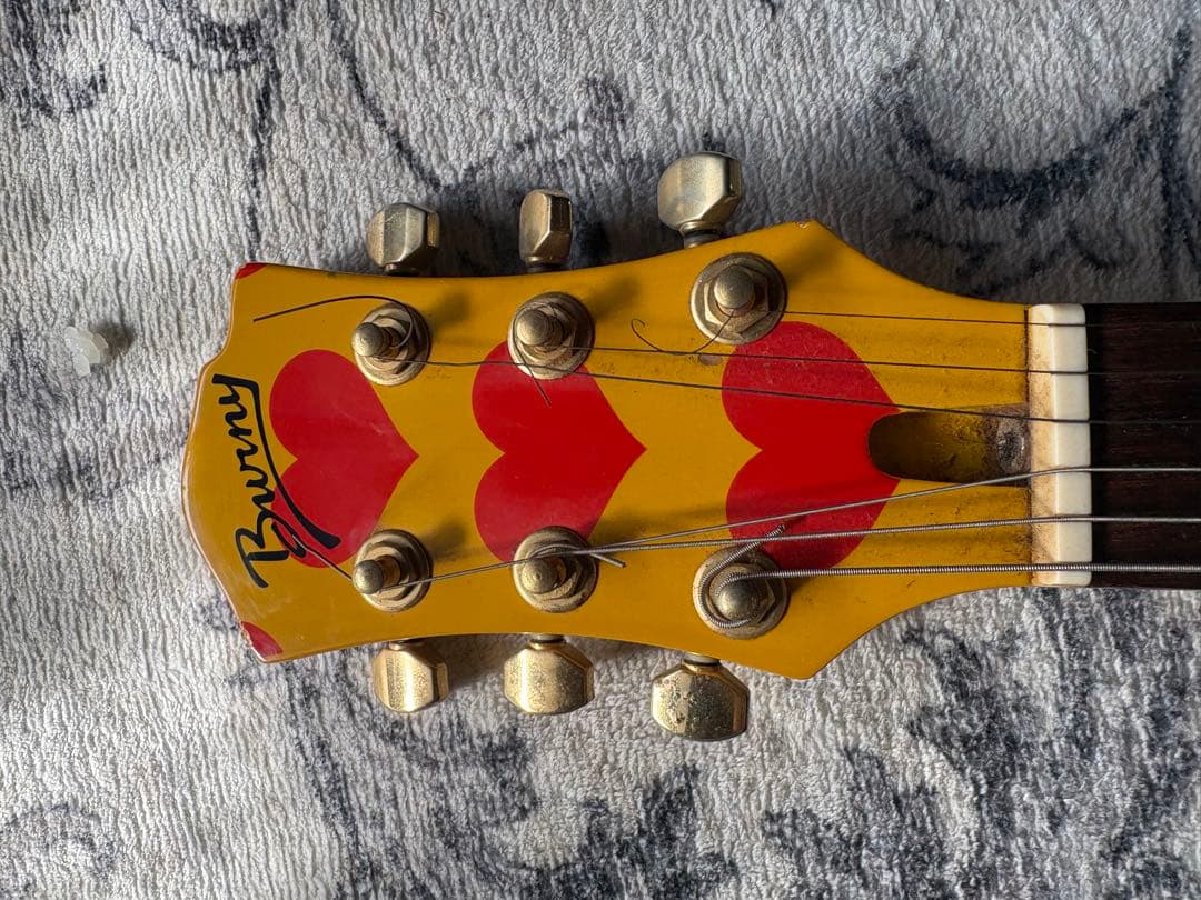 ヒデミニギター　イエローハートミニエレキギター