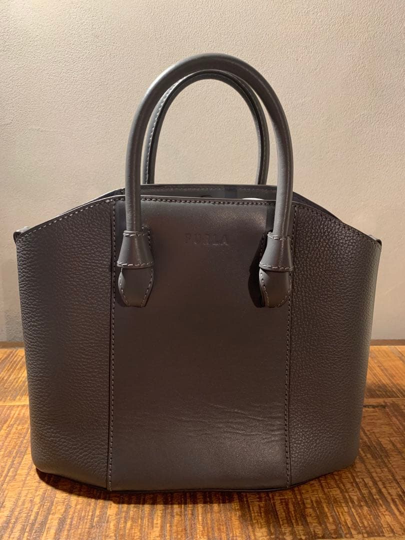 【美品】FURLA グレー ハンドバッグ