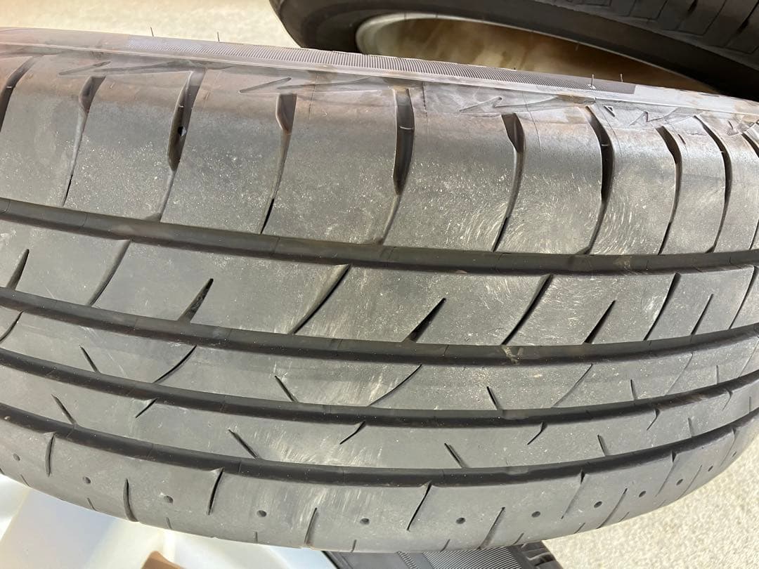 ニッサン エクストレイル 215/60R17 1／4個目