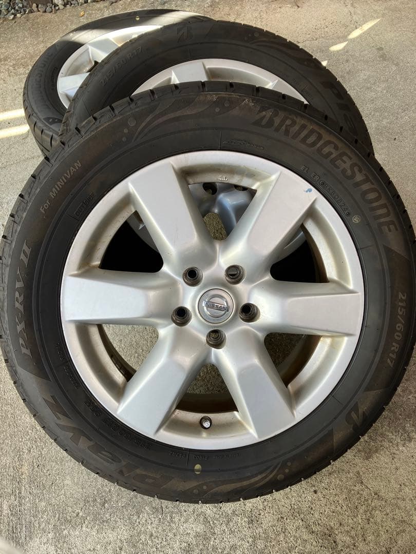 ニッサン エクストレイル 215/60R17 1／4個目