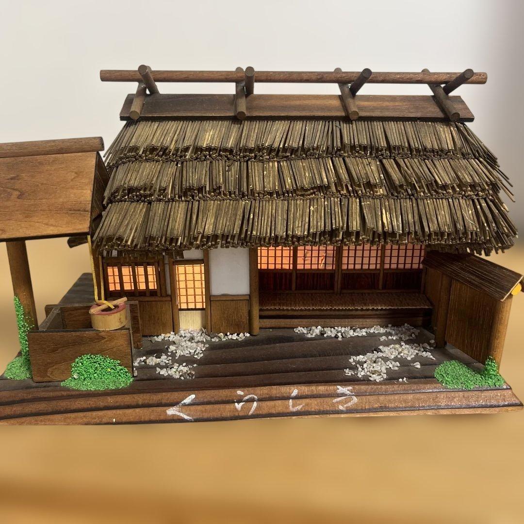 光る　日本家屋　伝統　点灯