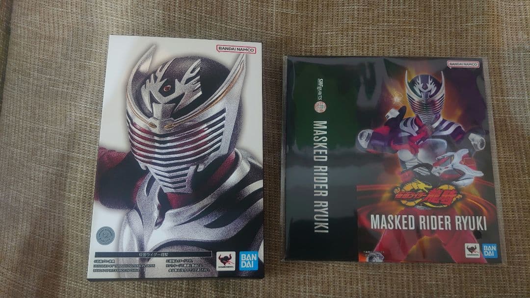 真骨彫　仮面ライダー龍騎　スリーブ付き