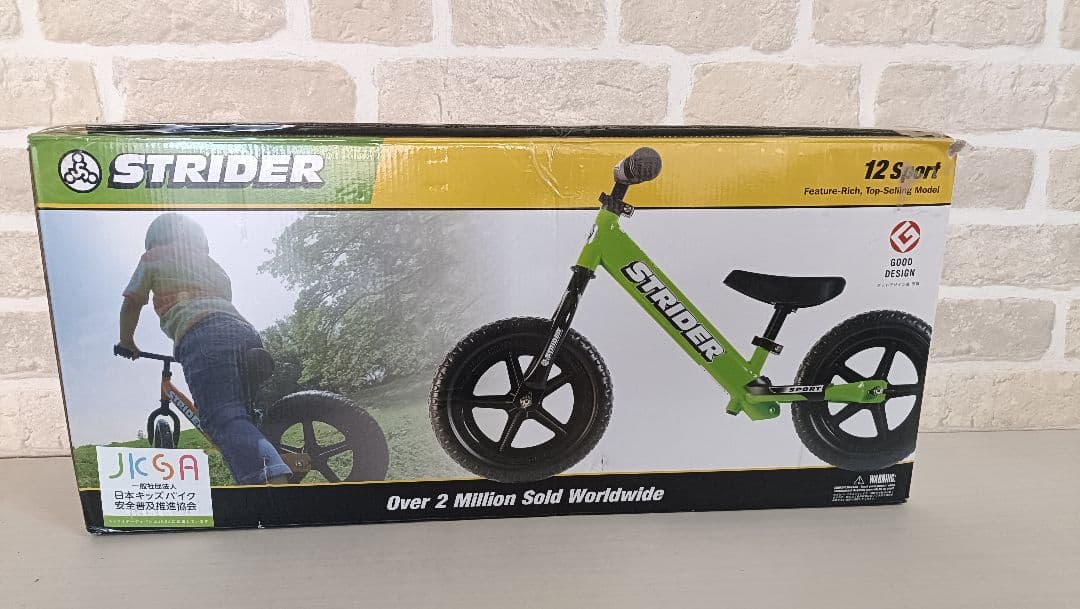 珍しい箱付きです！　ストライダー 本体 グリーン