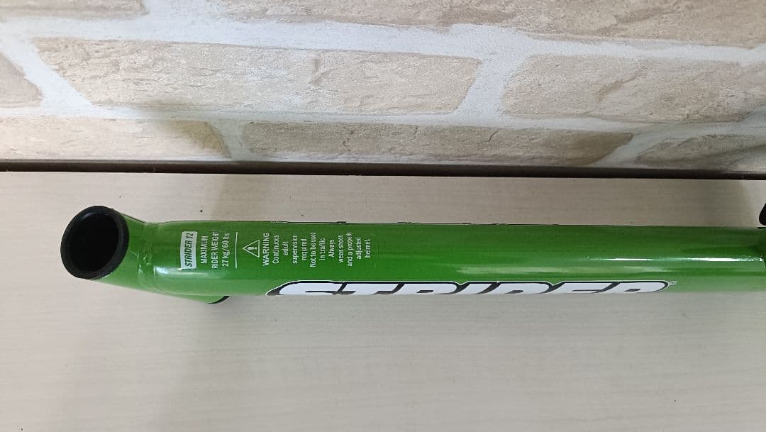 珍しい箱付きです！　ストライダー 本体 グリーン