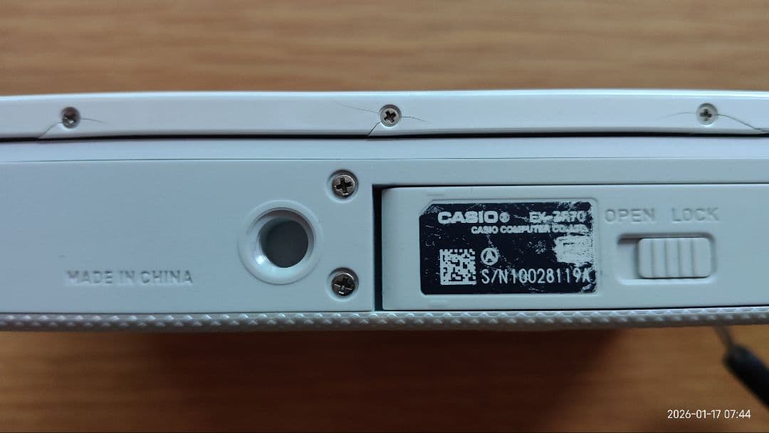 CASIO EX-ZR70 　　　　　　　　　　　　　　　　　SDカード2枚付き