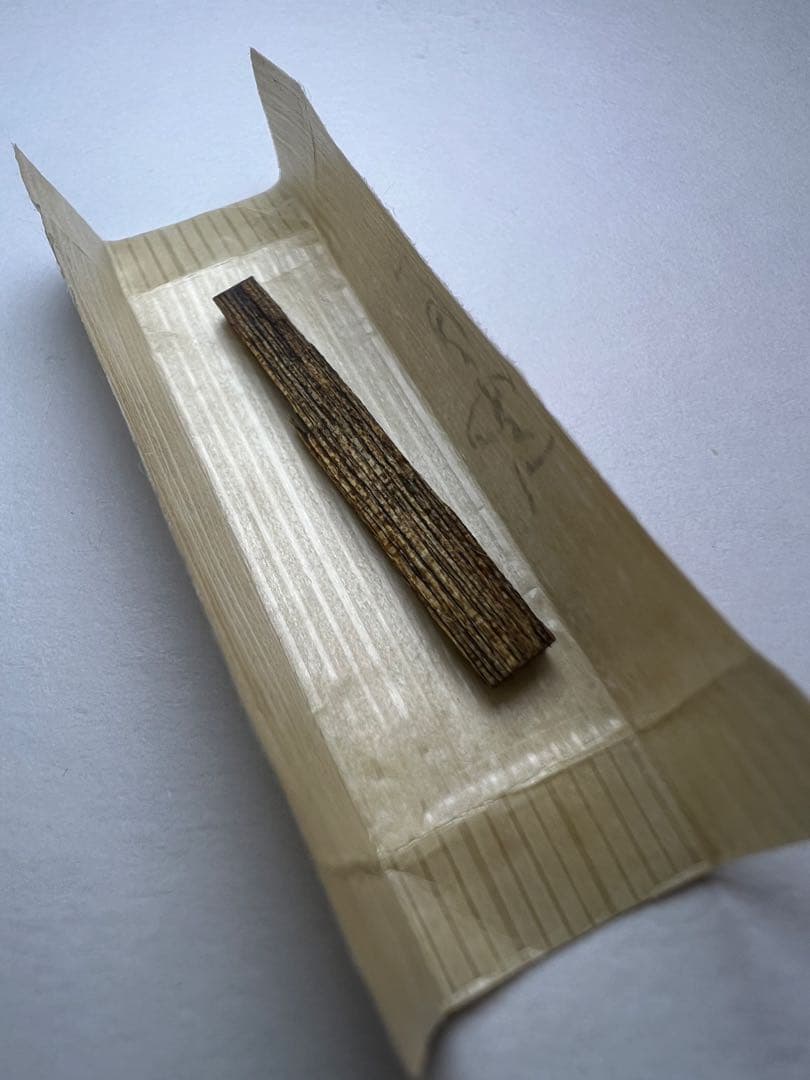 古渡命銘木 二百種名香の内 伽羅 銘 【白雲】0.195g苦甘　香木/沈香/伽羅