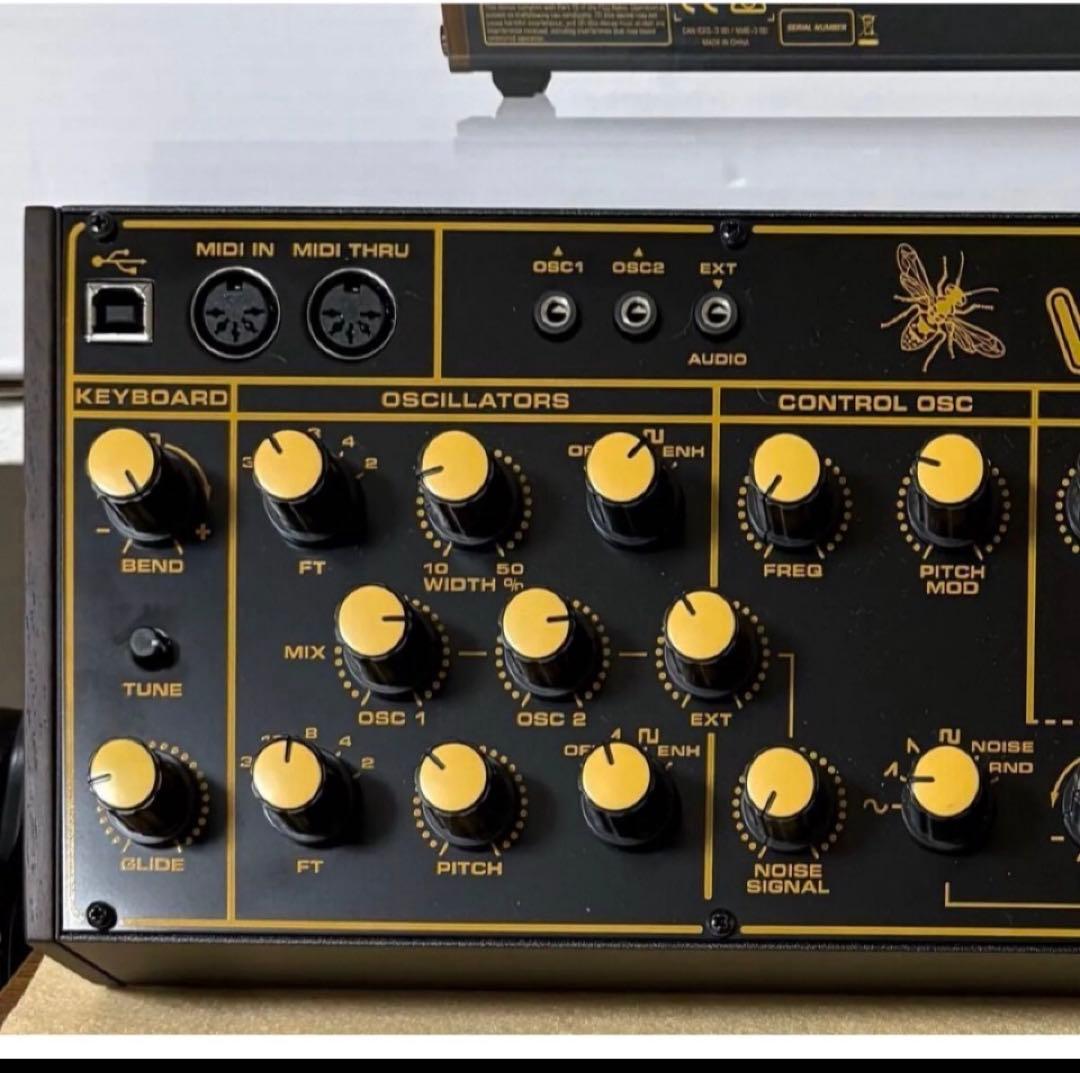 BEHRINGER WASP DELUXE ハイブリッド・アナログシンセサイザー