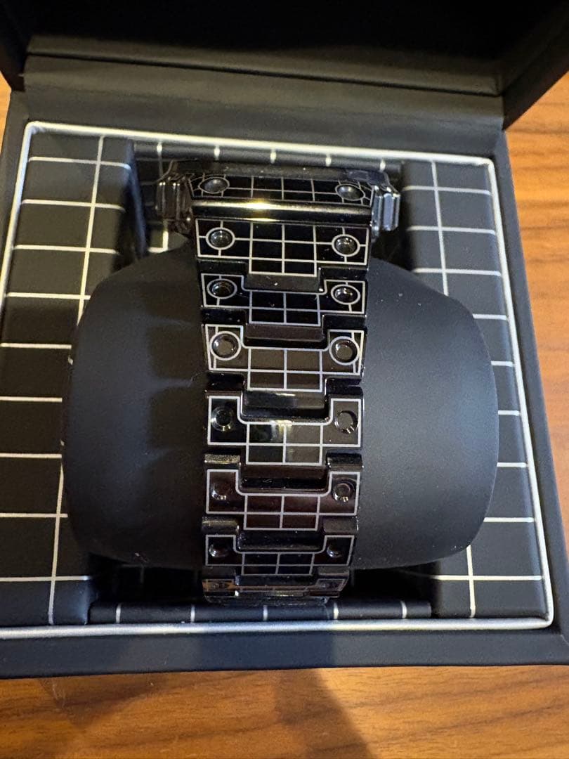 カシオ G-Shock GMW-B5000CS-1 限定版 フルメタル グリッド