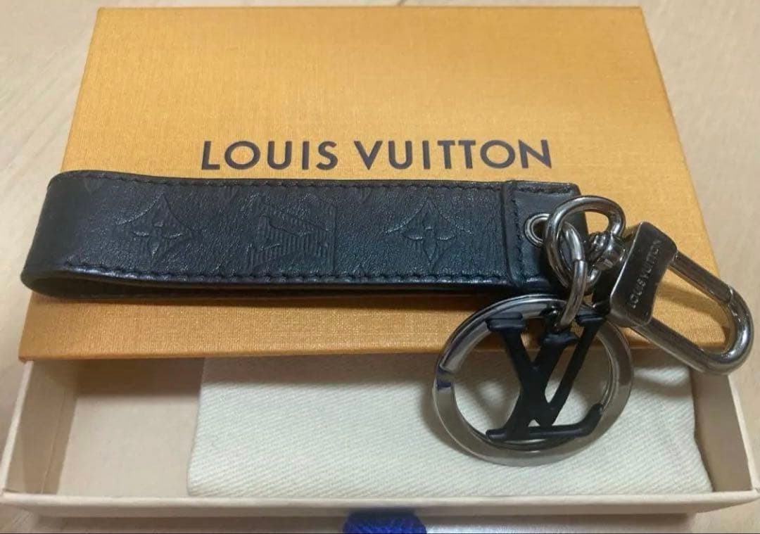 LOUIS VUITTON ブラックレザー キーホルダー