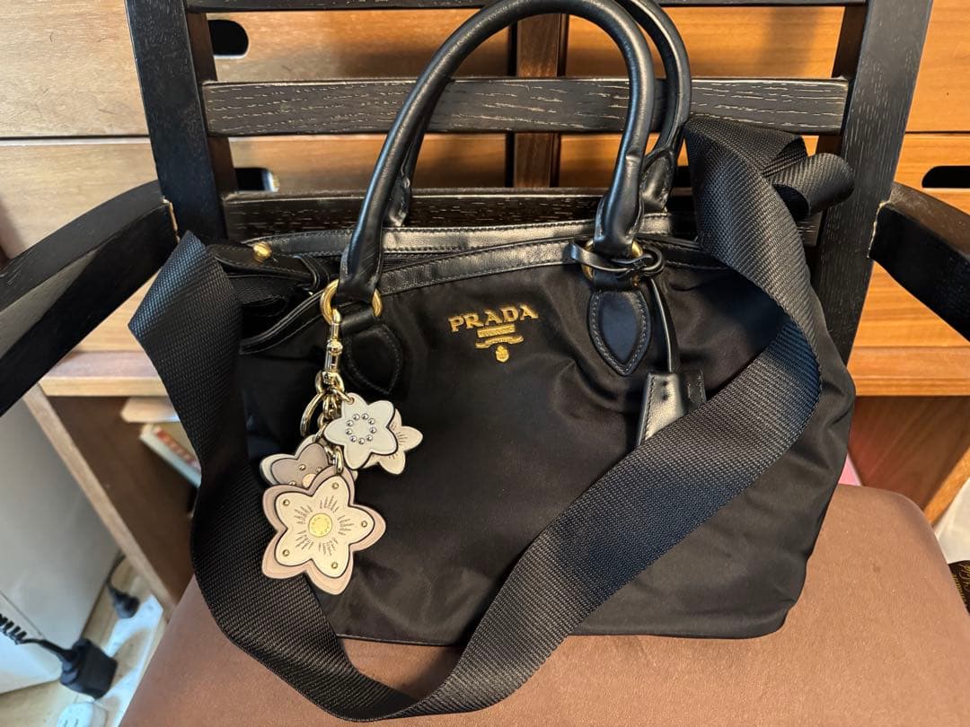PRADA ブラックナイロン ハンドバッグ