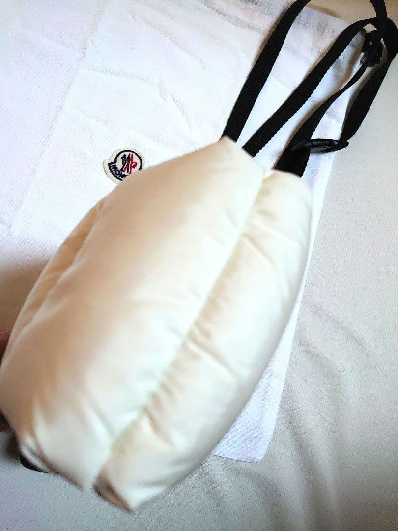 美品★MONCLER ボディバッグ ショルダーバッグ スマホポーチ ホワイト系