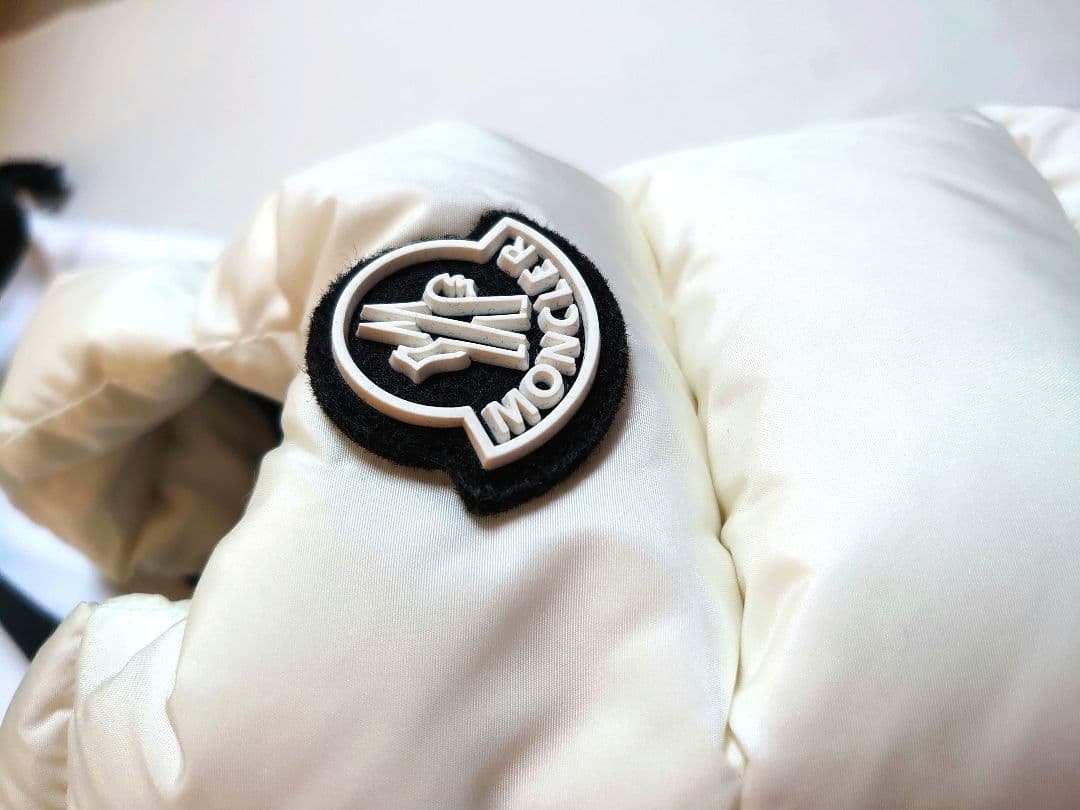 美品★MONCLER ボディバッグ ショルダーバッグ スマホポーチ ホワイト系