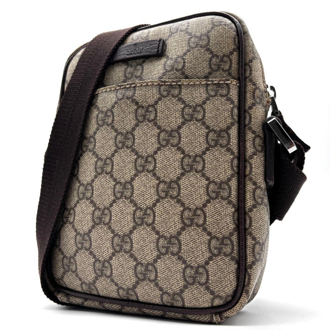 美品 グッチ ショルダーバッグ GG スプリーム ロゴプレート 斜め掛け メンズ