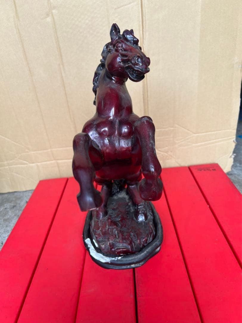 リアルな馬の彫刻