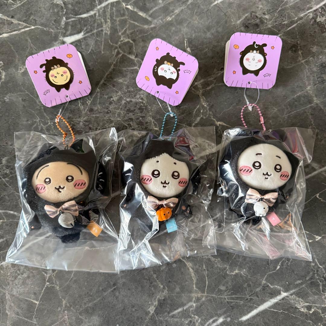 ちいかわ 黒猫のマスコット うさぎ ハチワレ おそろいピザ モモンガ 古本屋