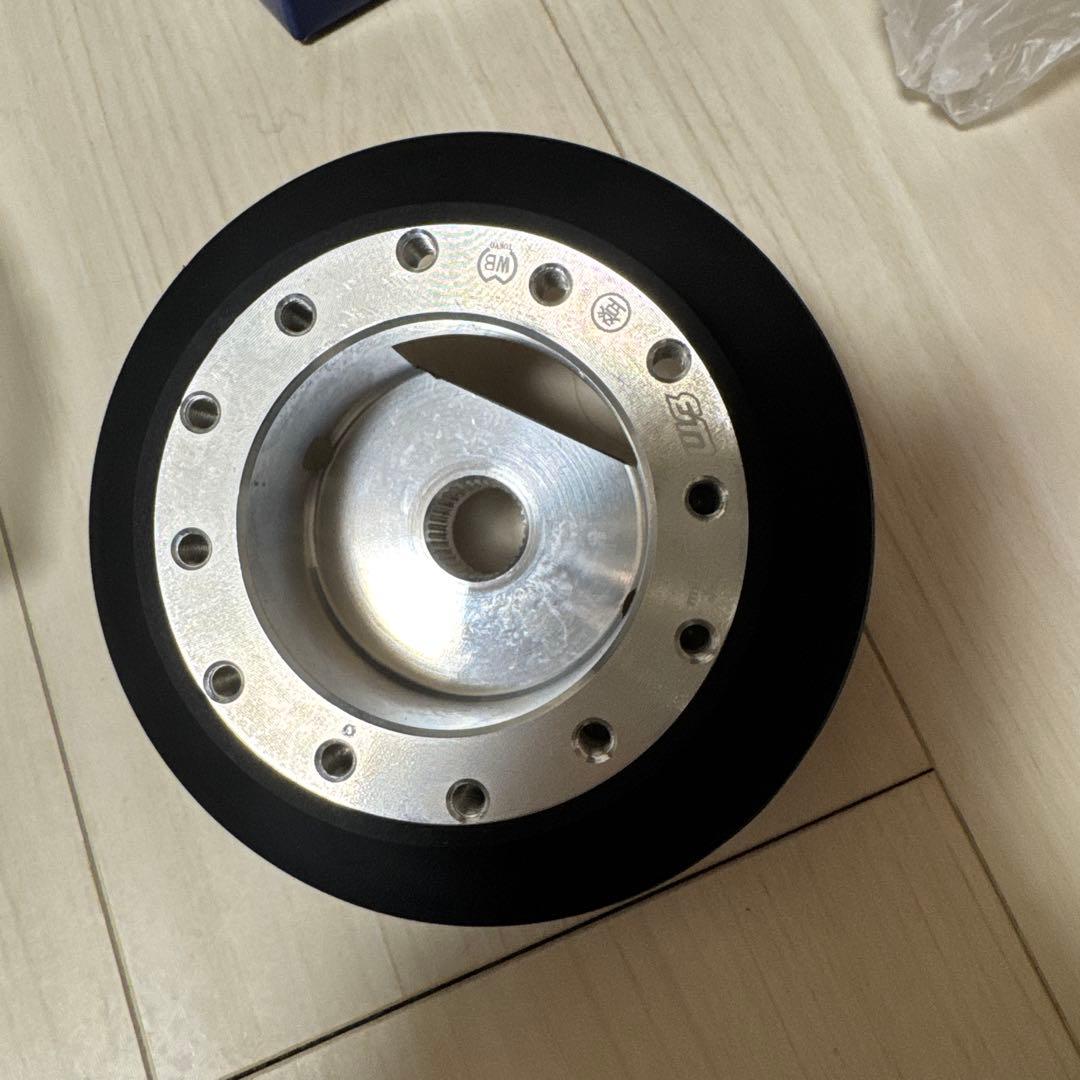 momo ステアリングホイール ブラック/レッド