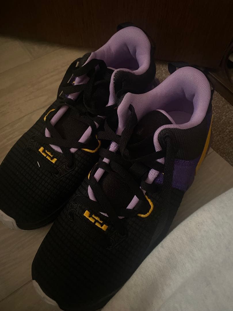 ブラック/パープル シューズ ライオン刺繍