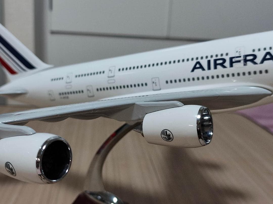 中古品　飛行機模型　エールフランス　エアバス A380　スタンド付き※箱汚れあり