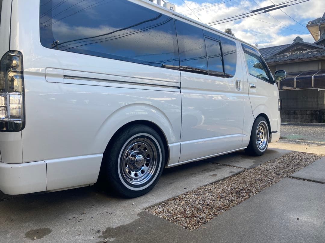 ハイエース　ホワイトリボン　15インチ