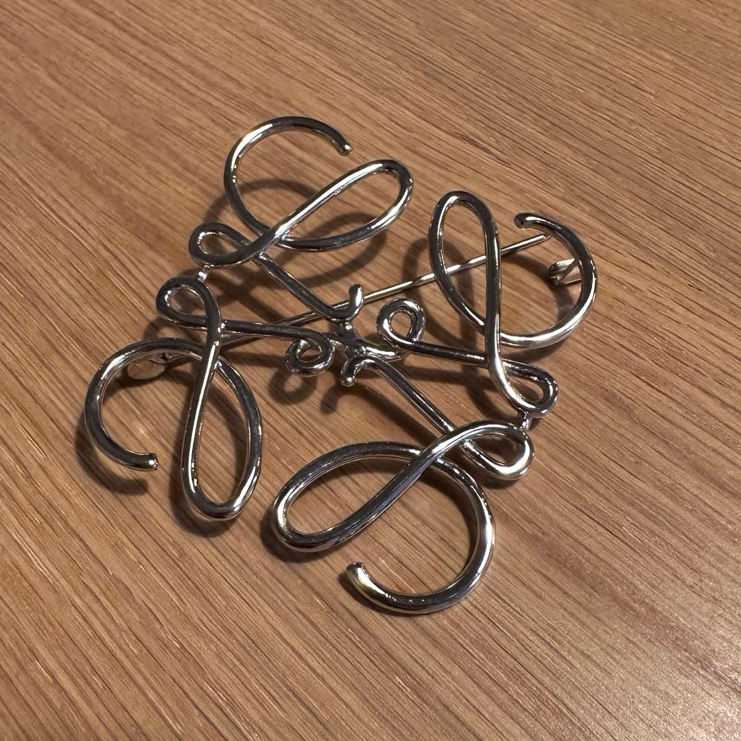 LOEWEロエベ アナグラム ブローチ シルバー