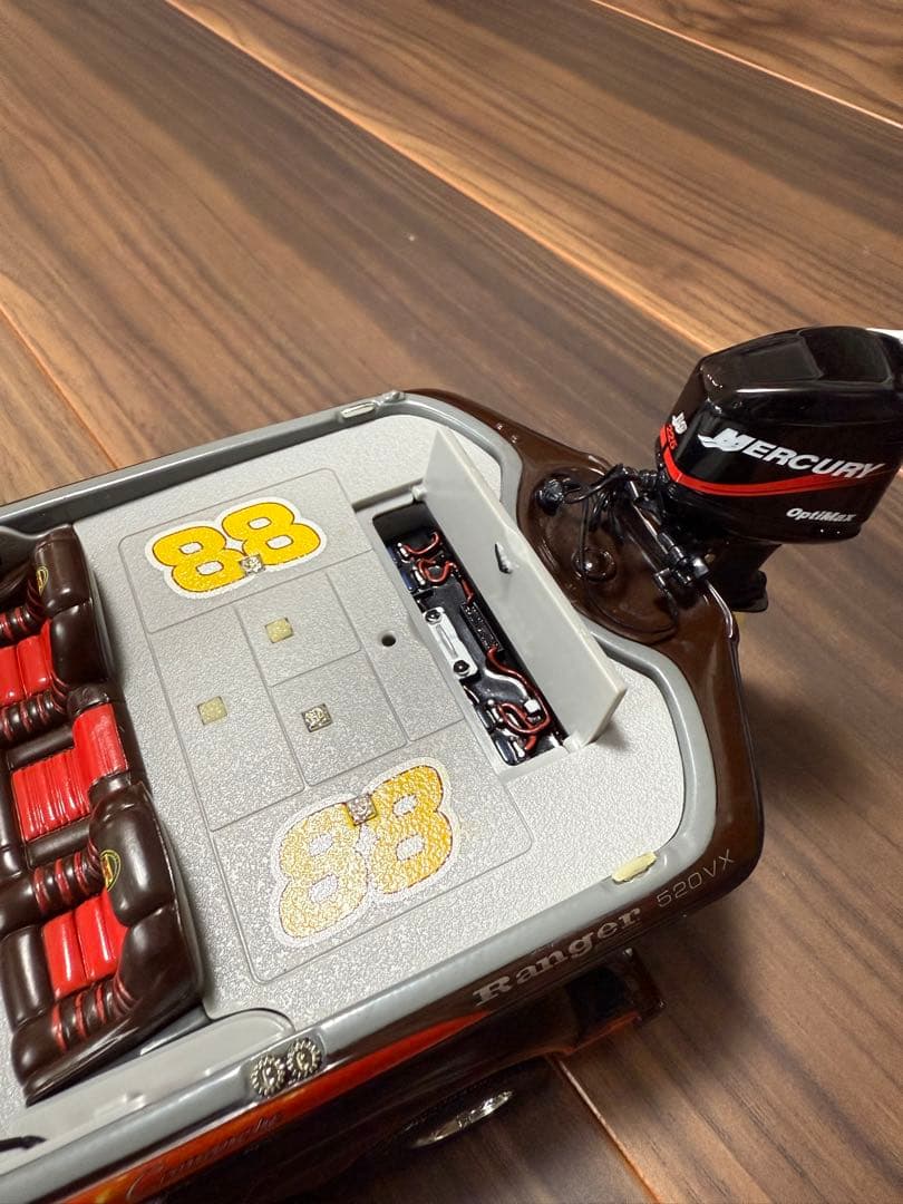 CASTAWAY 1/24スケール バスボート　ダイキャストモデル