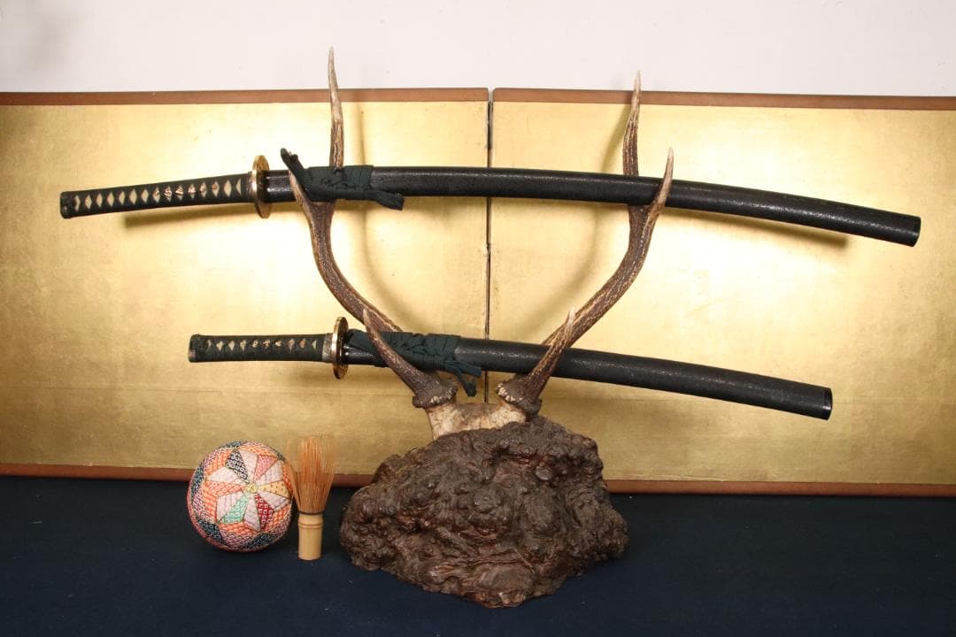 KS　刀掛け　鹿角 刀掛台 天然瘤木台座 　幅約45㎝ 高さ約60㎝