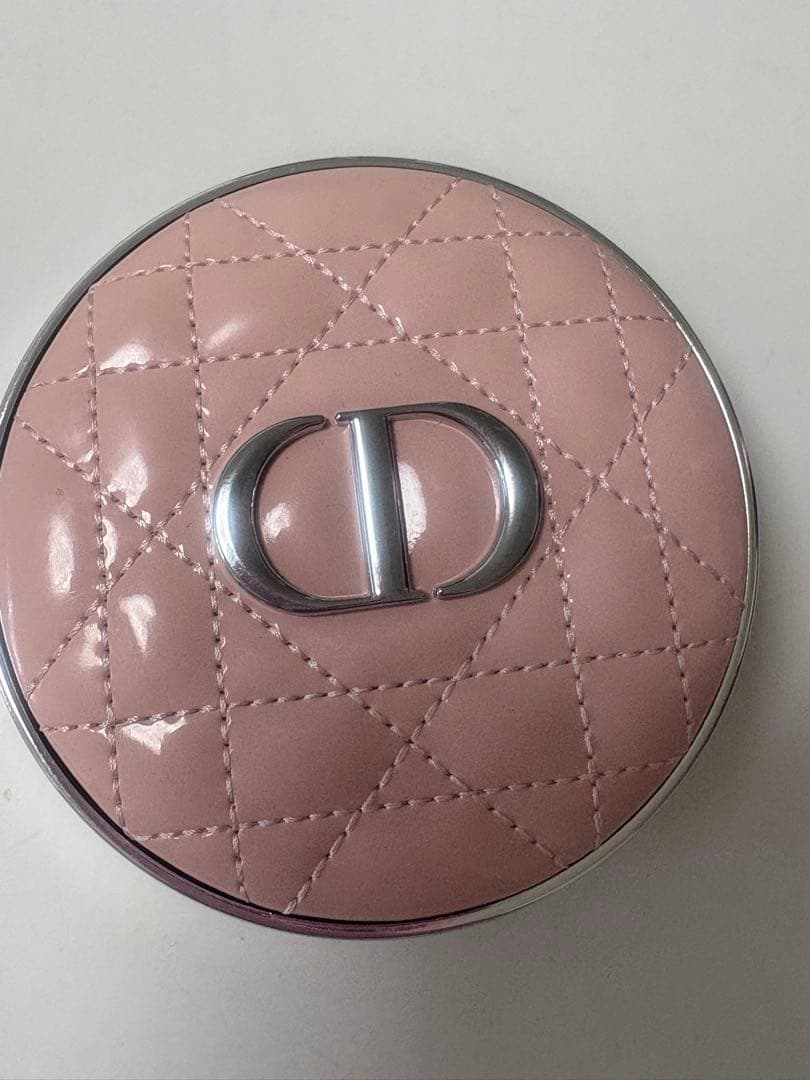 限定ケース付き　ディオールフォーエバーイドラグロウクッションファンデーション