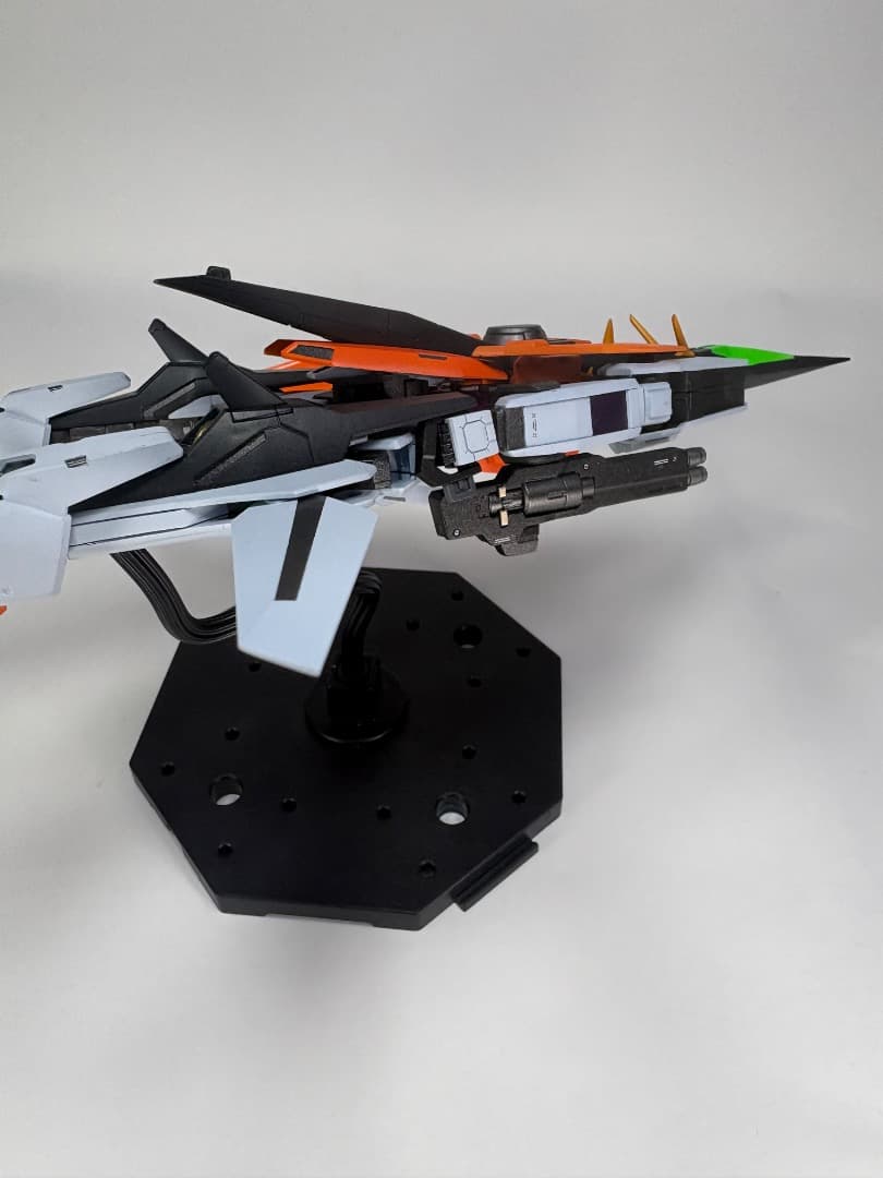 【全塗装完成品】HG 1/144 メタルロボット魂風 ガンダムキュリオス背景付き