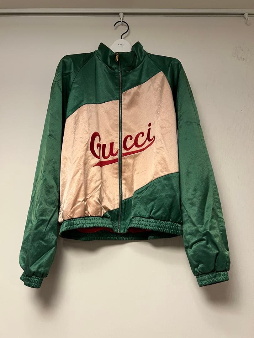 Gucci スタジャン
