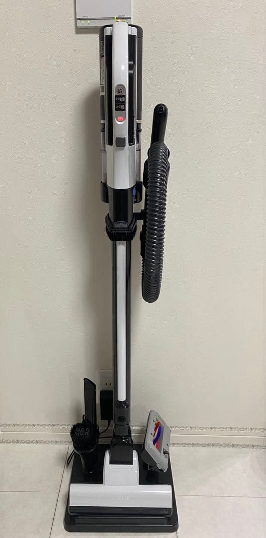 HITACHI コードレス掃除機 PV-BH900H　バッテリーの状態良好