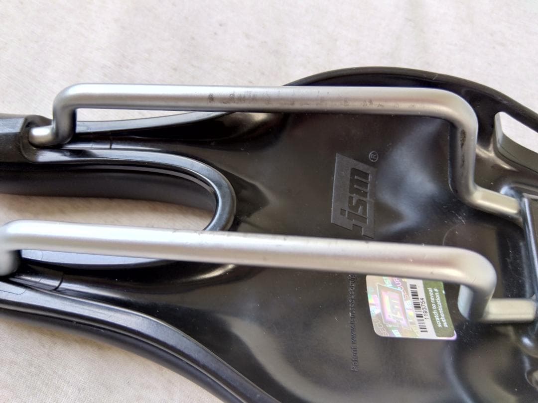 ISM PN 3.1 サドル 40 ブラック