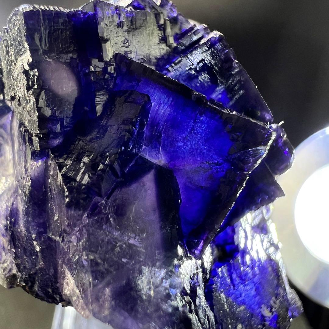 内モンゴル産　濃紺フローライト　セミキャビネットサイズ