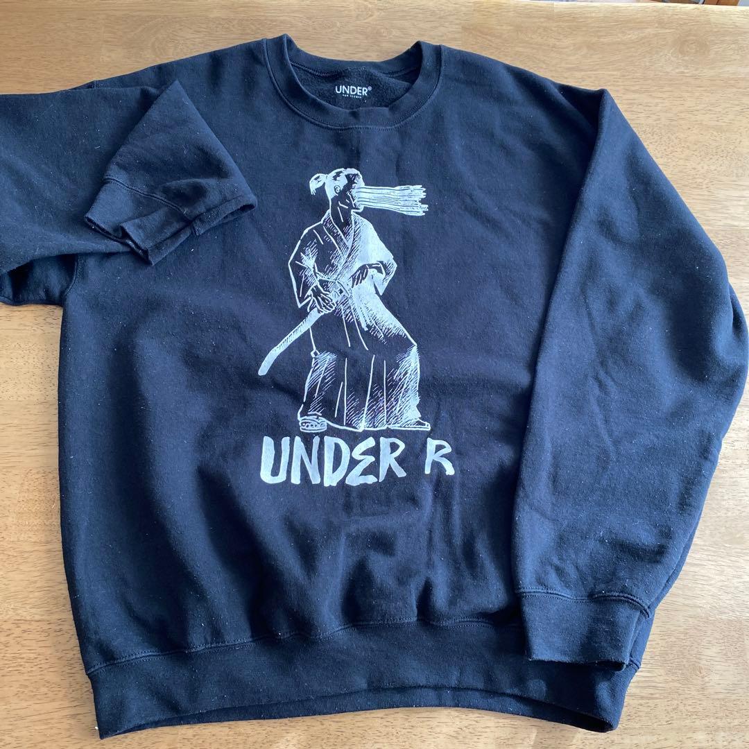 UNDER Rとロンハーマンのコラボレーションによる、武士（スウェットシャツ