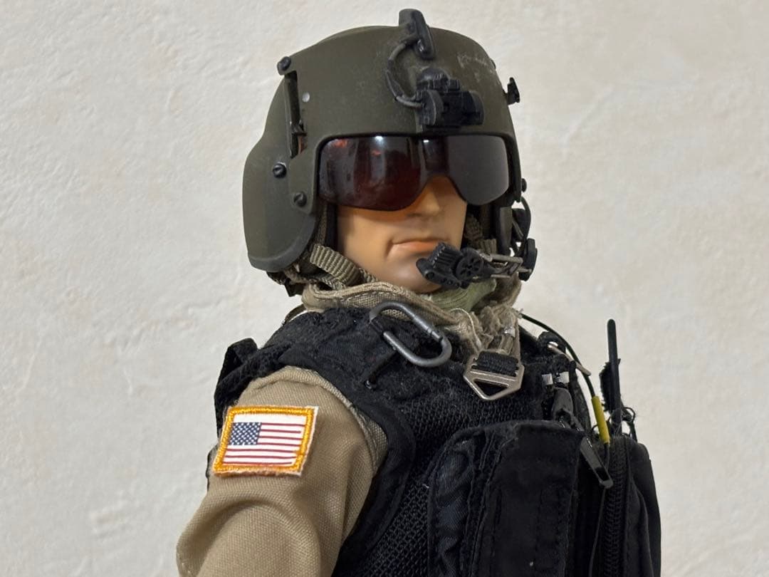 HOT TOYS アメリカ ナイトストーカーズ ヘリパイロット