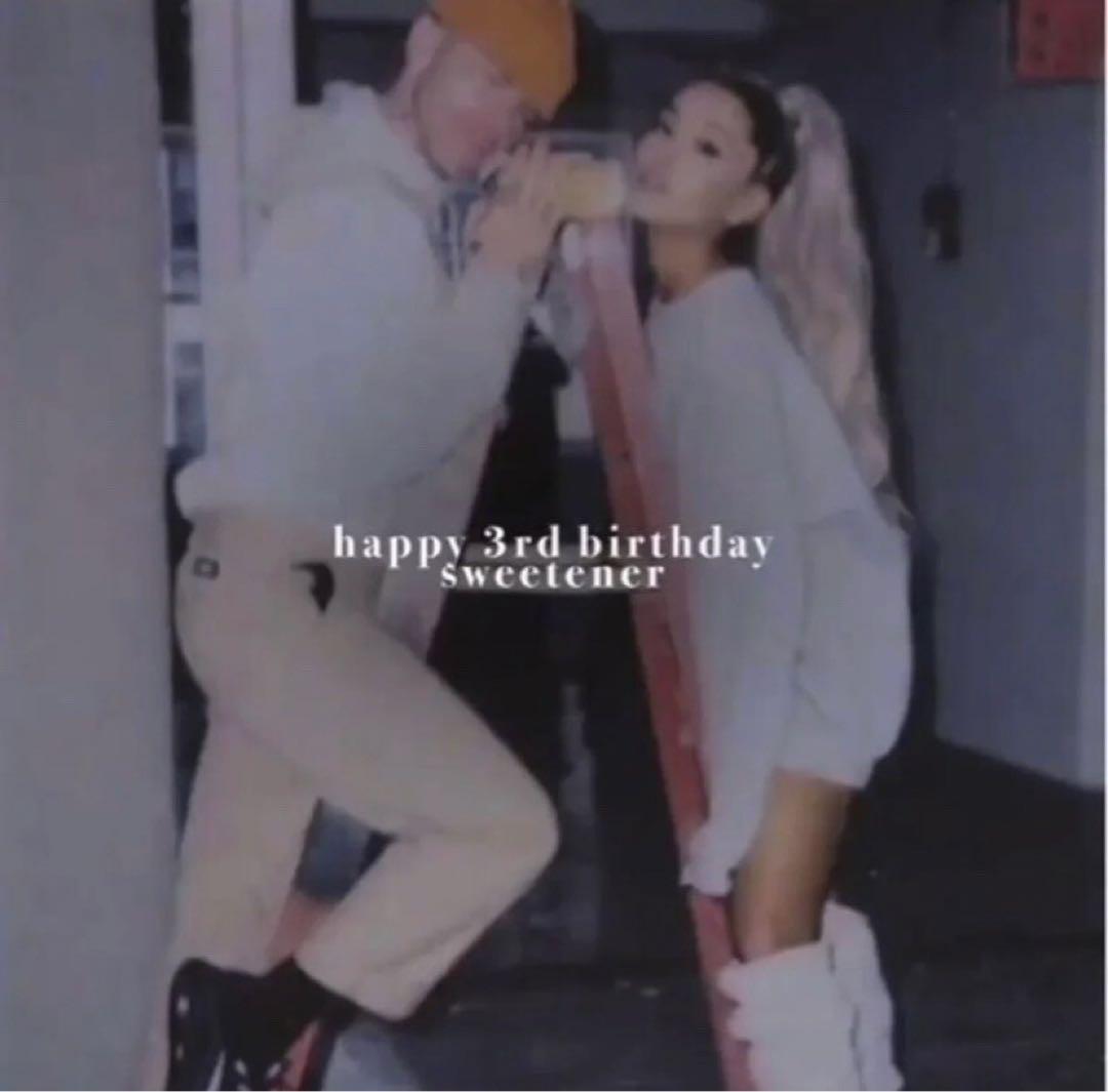 【未使用・美品】Ariana Grande 着用 NTLTCトレーナー