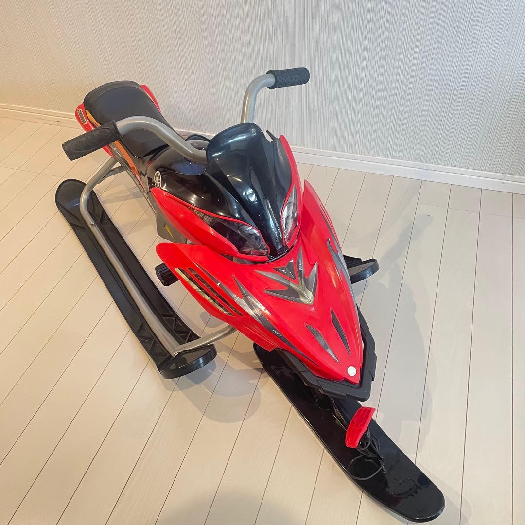 ヤマハ　スノーモービル型　ソリ　レッド　子供用