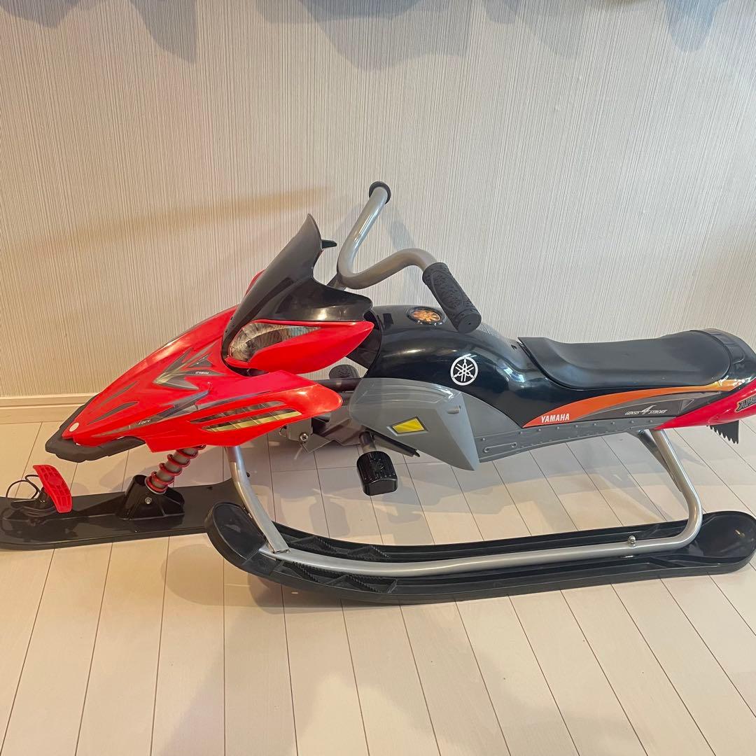 ヤマハ　スノーモービル型　ソリ　レッド　子供用