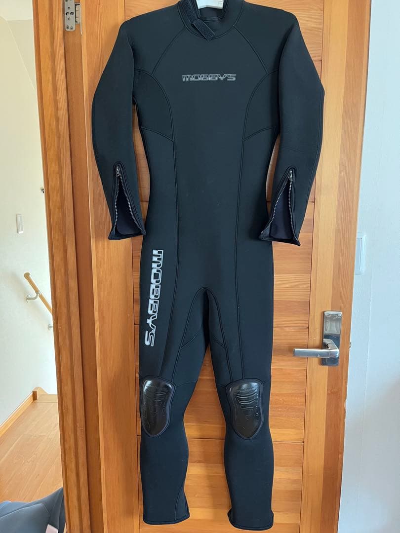 ダイビング　ウェットスーツ