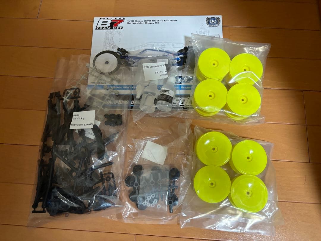 Associated RC10 B7 メカ類付き スペアパーツ多数