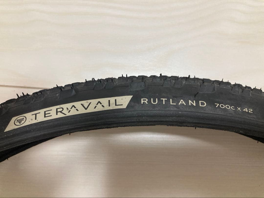 テラベイル　700 42c ラッドランド　2本セット