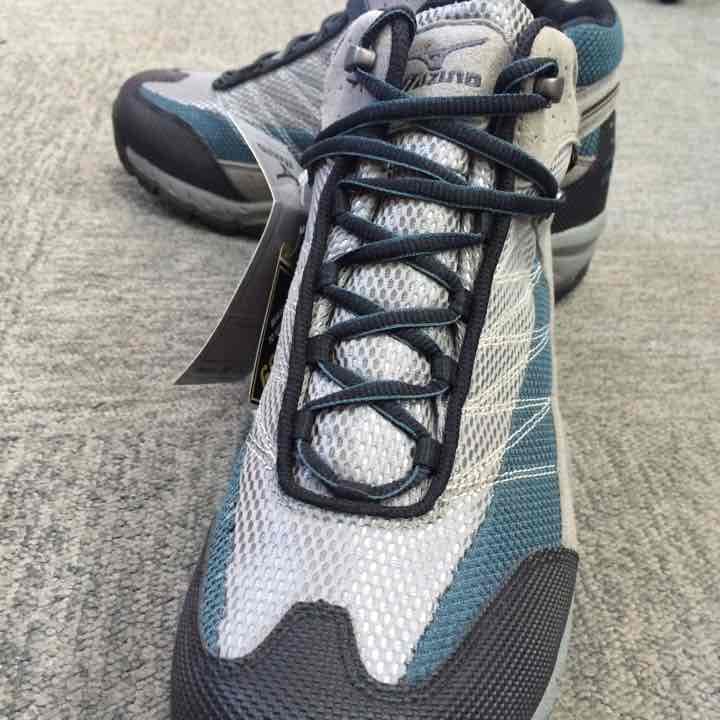 ウォーキングシューズ